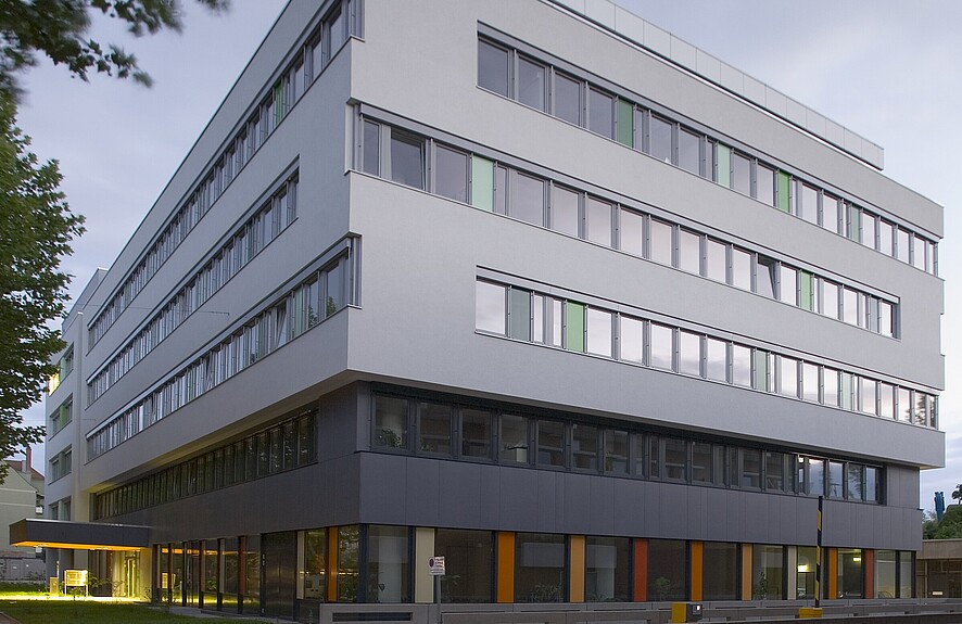 Außenansicht Gebäude Landesgesundheitsamt Baden-Württemberg in Stuttgart